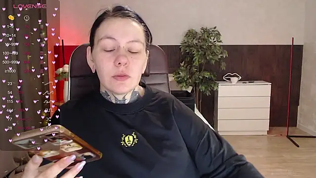 Qwerty Anna Lbo online show from 03-13-26, 03:13