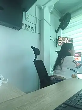 Snapshot of Scarlet_Passion chatting on 05-23-26, 02:43 Scarlet Passion online show from 05-23-26, 02:43