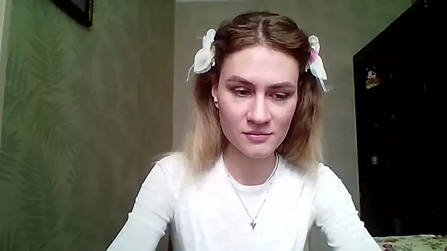 ElenoreHolguin online show from 03-11-26, 09:04