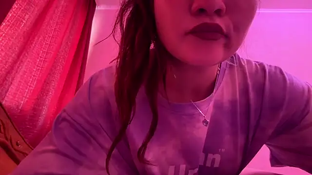 Snapshot of Hannatrai chatting on 03-16-26, 02:21 Hannatrai online show from 03-16-26, 02:21