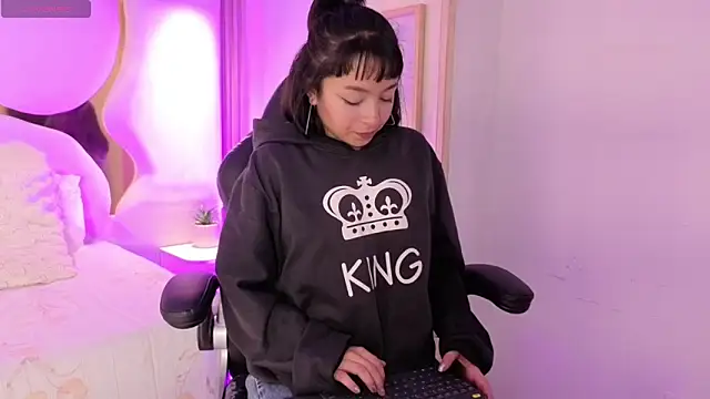 Candy joness online show from 03-10-26, 12:43