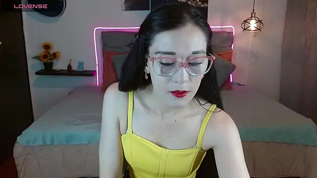 Mylu xx online show from 04-06-26, 01:23