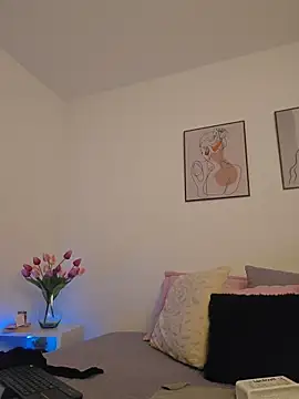 Victoria Evanss online show from 04-25-26, 10:29