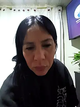 Snapshot of Camillemonroe_ chatting on 05-20-26, 08:20 Camillemonroe online show from 05-20-26, 08:20