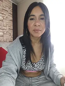 Snapshot of Camillemonroe_ chatting on 05-27-26, 12:35 Camillemonroe online show from 05-27-26, 12:35