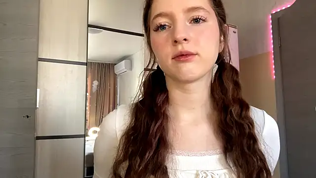 LynHaller online show from 03-11-26, 06:19