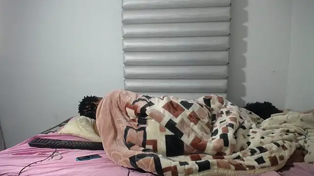 JoycyQueen online show from 04-25-26, 01:41