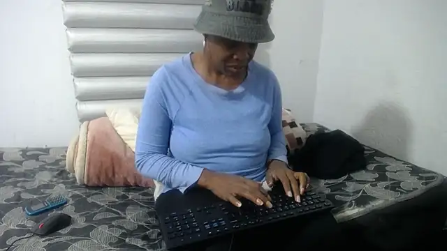 JoycyQueen online show from 05-11-26, 04:48