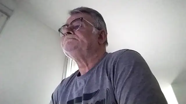 Snapshot of oura chatting on 05-05-26, 06:43 oura online show from 05-05-26, 06:43