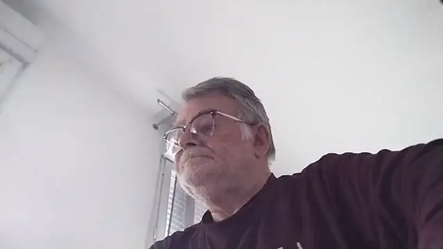 Snapshot of oura chatting on 05-19-26, 07:04 oura online show from 05-19-26, 07:04