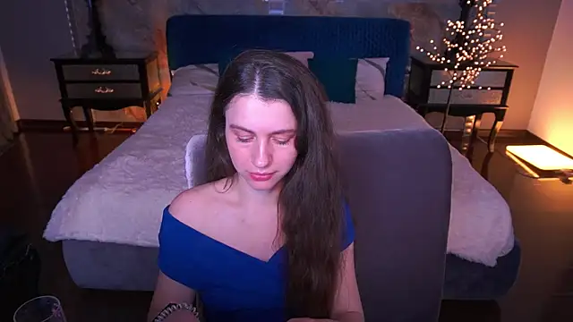 Snapshot of LittleJulii chatting on 05-17-26, 07:43 LittleJulii online show from 05-17-26, 07:43