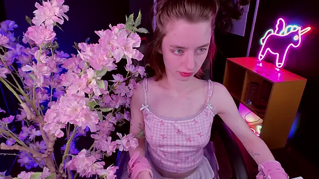 Pretty Victoria online show from 04-20-26, 06:16