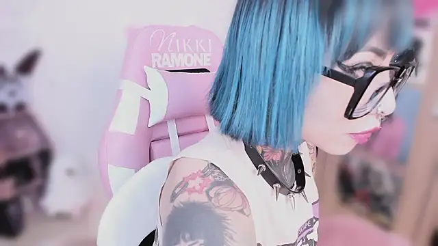 shes creepy online show from 03-25-26, 11:27