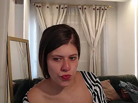 Moonna linnda online show from 03-25-26, 01:39