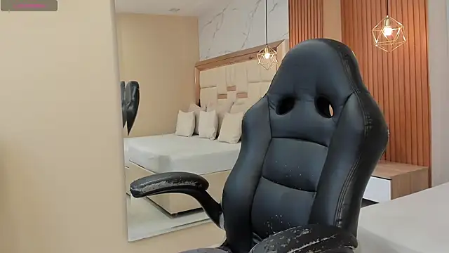 luna veega online show from 05-26-26, 04:25