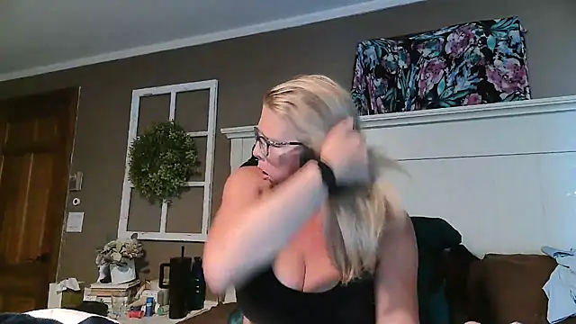 Snapshot of Stickywethoney chatting on 07-24-26, 02:48 Stickywethoney online show from 07-24-26, 02:48
