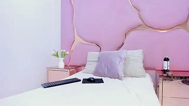LaurendPink online show from 05-24-26, 02:33