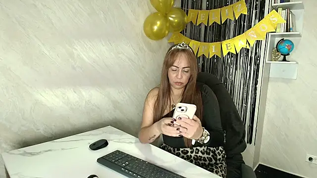 Helenn Moore online show from 04-10-26, 01:49