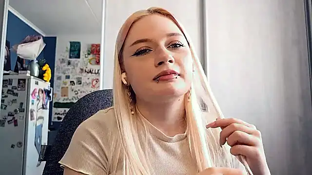 Snapshot of MariYourshaw chatting on 03-11-26, 11:16 MariYourshaw online show from 03-11-26, 11:16