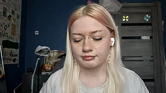 Snapshot of MariYourshaw chatting on 03-13-26, 12:56 MariYourshaw online show from 03-13-26, 12:56