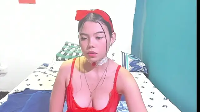 Snapshot of Draculaura_X chatting on 05-28-26, 07:55 Draculaura X online show from 05-28-26, 07:55