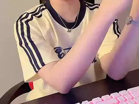Snapshot of hunhun122 chatting on 06-11-26, 12:32 hunhun122 online show from 06-11-26, 12:32
