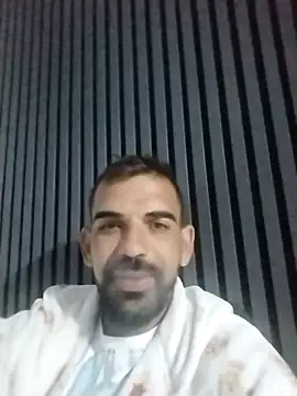 Snapshot of luys23 chatting on 04-16-26, 03:18 luys23 online show from 04-16-26, 03:18