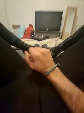 bootslove1 online show from 04-12-26, 12:54