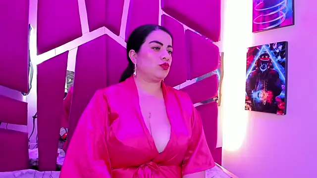 Snapshot of Emilyy_Moon_ chatting on 06-05-26, 06:52 Emilyy Moon online show from 06-05-26, 06:52