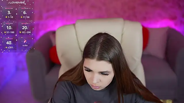 Snapshot of EmberCutee chatting on 03-13-26, 02:01 EmberCutee online show from 03-13-26, 02:01