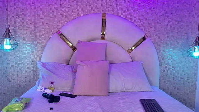 esmeralda sm online show from 03-12-26, 07:20