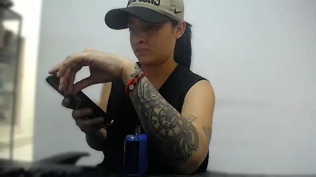 Snapshot of May-ana chatting on 03-12-26, 09:10 May-ana online show from 03-12-26, 09:10