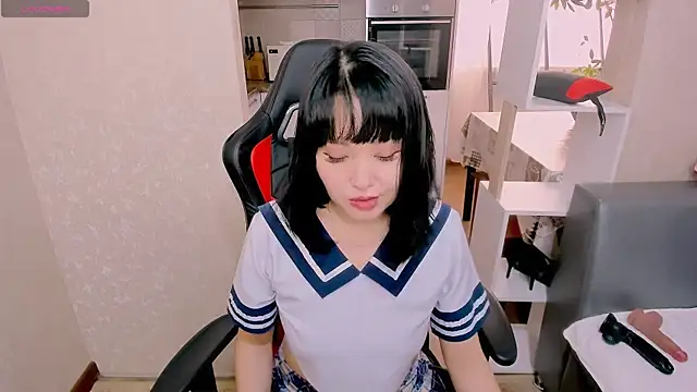 Akiko Yun online show from 10-14-25, 11:00