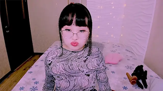 Akiko Yun online show from 02-04-26, 11:38