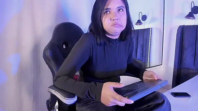 selena  smith1 online show from 04-20-26, 05:32