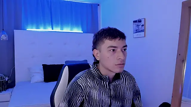 Snapshot of Thiago_2003_ chatting on 04-18-26, 12:09 Thiago 2003 online show from 04-18-26, 12:09
