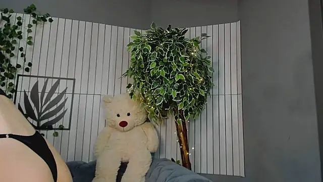 MilaLewi online show from 04-15-26, 01:34
