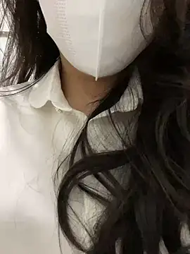 Xiaomee online show from 03-28-26, 09:53