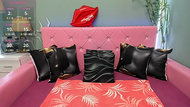 LovelyMell online show from 04-17-26, 05:10