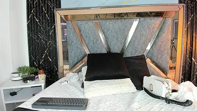 Snapshot of Hanna_jonnes_ chatting on 03-12-26, 09:43 Hanna jonnes online show from 03-12-26, 09:43