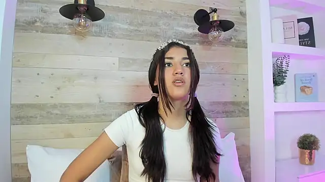 cristin collins online show from 06-12-26, 03:16