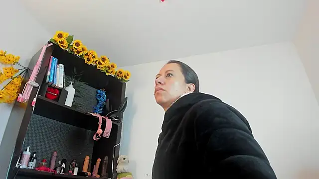 ItsAmara online show from 03-25-26, 01:39