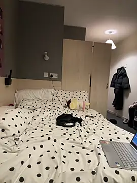 Halligirl online show from 03-19-26, 02:43