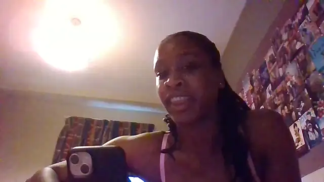 Snapshot of Halligirl chatting on 05-08-26, 04:56 Halligirl online show from 05-08-26, 04:56