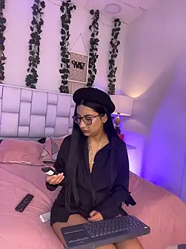 Gretel Streit online show from 04-13-26, 03:34