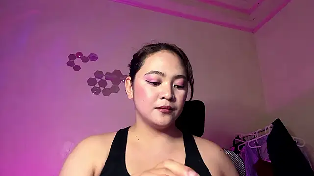 Snapshot of CorrineGrounds chatting on 03-16-26, 05:44 CorrineGrounds online show from 03-16-26, 05:44