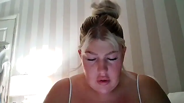 Lexi Laura online show from 04-18-26, 08:20