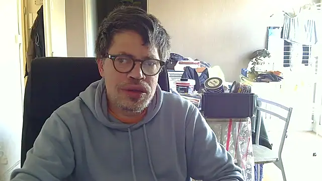 Snapshot of calou123 chatting on 03-20-26, 02:11 calou123 online show from 03-20-26, 02:11