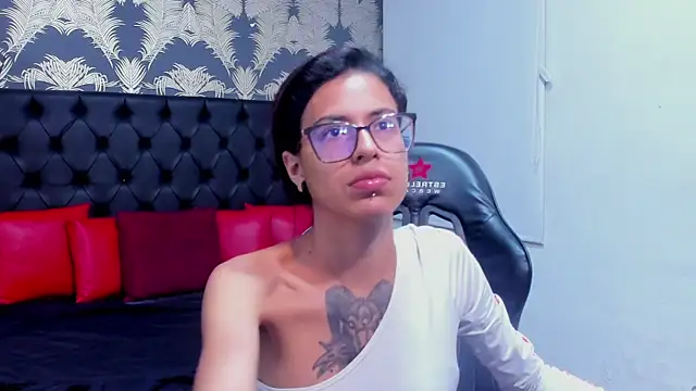 Snapshot of Emily_Lopera chatting on 05-01-26, 03:16 Emily Lopera online show from 05-01-26, 03:16