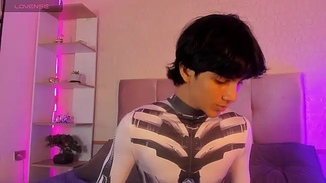 Cheys Mast online show from 04-12-26, 06:02